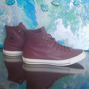 Size 9 burgundy lined leather Converse All Star sneaker